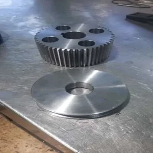 Servicio de ajustaje normalizado de tapas de motores y partes de cuerpos de bombas,  motoreductores, bombas de vacío,  válvulas.  Según norma ISO 286