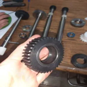 Servicio de ajustaje normalizado de tapas de motores y partes de cuerpos de bombas,  motoreductores, bombas de vacío,  válvulas.  Según norma ISO 286